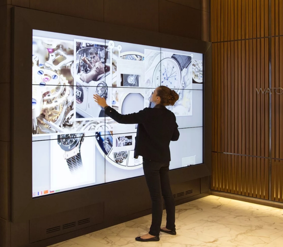 Какие музеи используют интерактивные экраны